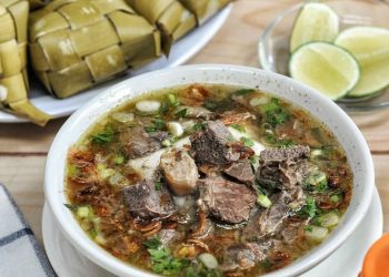 Coto Makassar, Perpaduan Kuah Kental dan Burasa yang Lezat