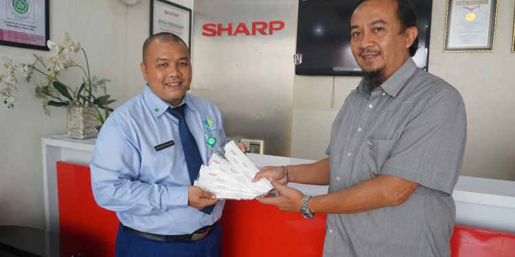 Dukung Tenaga Medis Indonesia Tangani COVID-19, Sharp Donasi Masker N-95