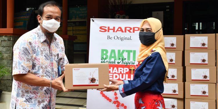 Bantu Warga Terdampak Covid-19, Sharp Indonesia Donasi 500 Sembako