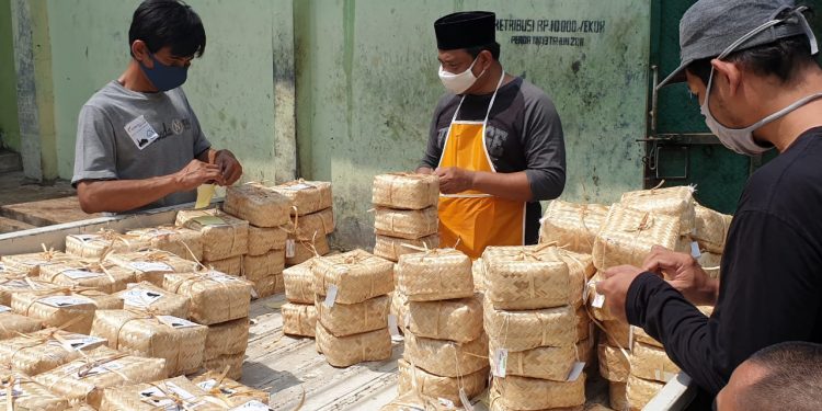 ASTRA Tol Tangerang-Merak Salurkan 1.077 Kg Daging Kurban 