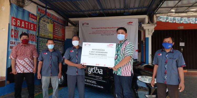 YDBA Serahkan 1 Unit Mobil Praktik Bengkel Bagi HBBA Jatim