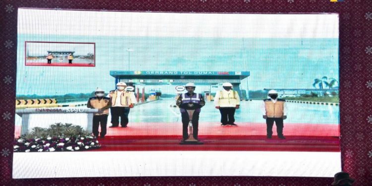 Presiden Resmikan Pengoperasian Tol Pekanbaru-Dumai Sepanjang 131 Km