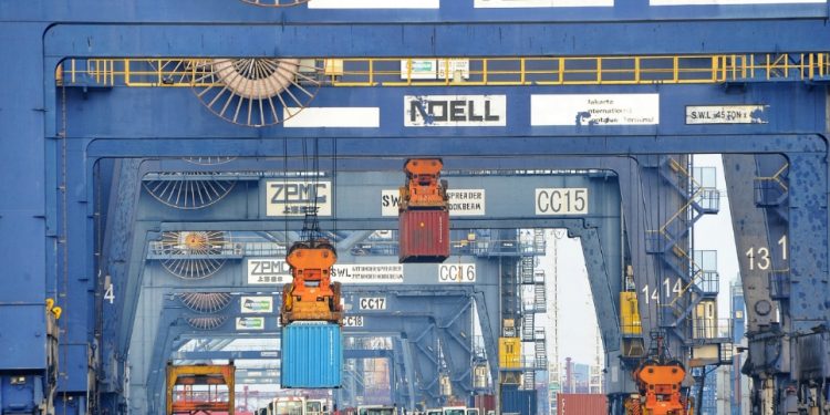 Terdampak Pandemi, Arus Peti Kemas Turun 9,54 Persen 