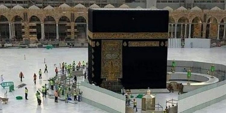 Dior Gunakan Kain Tenun Ikat Indonesia Pada Pembukaan Paris Fashion Week