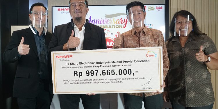 Sharp Donasikan Ratusan Smartphone dan Notebook Senilai Lebih Dari Rp 900 Juta.