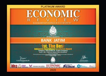 Komitmen Bangun Ekonomi Daerah, Bank Jatim Raih 1st The Best BPD BUKU III