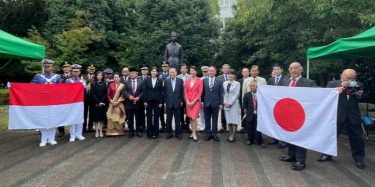 Dubes KBRI Tokyo Kunjungi Monumen Soekarno dan Patung Sudirman Saat Hut Ke-76 RI di Tokyo