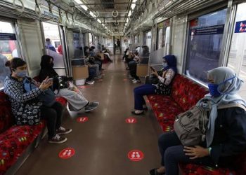 Penumpang KRL Wajib Bawa Sertifikat Vaksin