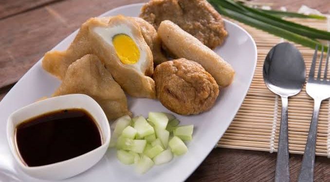 Pempek, Kuliner Khas Kota Palembang yang Melegenda