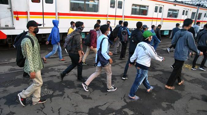 Awal Pekan Penumpang KRL Alami Lonjakan, Balita Masih Dilarang