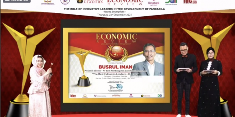 Busrul Iman, Bawa Bank Jatim Terdepan dengan Meraih Best Leaders 2021