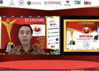 Emilya Tjahjadi Raih Best Leaders Kategori Director Bank OCBC NISP