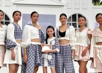 Desiner Muda Michelle Hadip Hadirkan Koleksi Tweed Twist Ala Korea