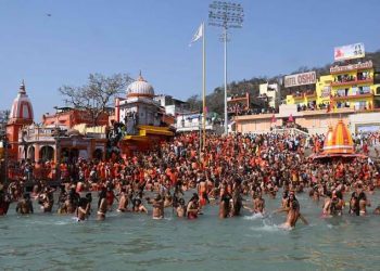 Ritual Mandi Suci di tengah Lonjakan Covid-19