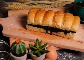 Roti Gembong, Perpaduan Manis Gurihnya Roti Dengan Toping Berlimpah
