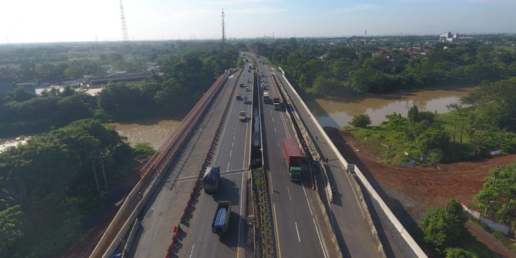Tol Tangerang-Merak Kembali Contra Flow Selesaikan Progres Pelebaran Jembatan Ciujung