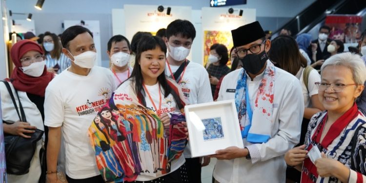 Gelar Pameran Lukisan Seniman Neurodiversity di Stasiun MRT Jakarta