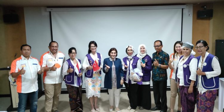 Perempuan  Pemimpin Indonesia Hadirkan Dubes Turkiye ke Undiknas Bali