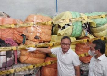 Zulkifli Hasan Musnahkan Pakaian Bekas Impor Ilegal Senilai Rp9 Miliar