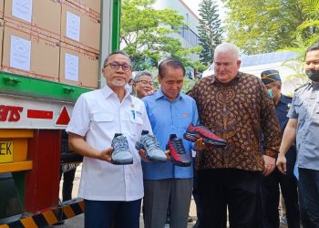 Mendag Ekspor 6.700 Pasang Sepatu Kebelanda Senilai US$211