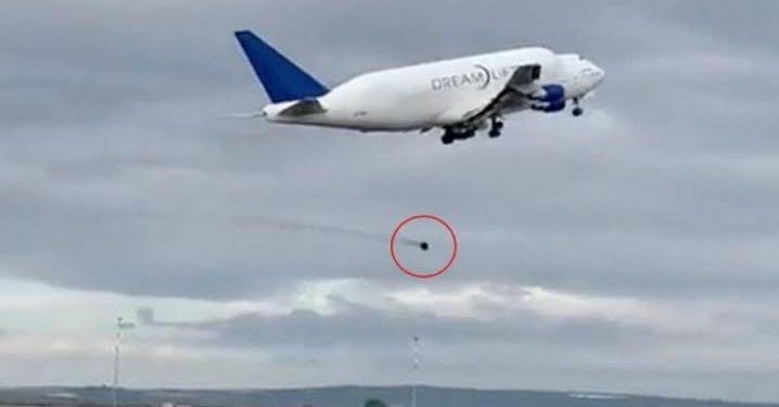 Viral! Terekam Kamera, Satu Roda Boeing 747 Copot Saat Lepas Landas