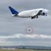 Viral! Terekam Kamera, Satu Roda Boeing 747 Copot Saat Lepas Landas