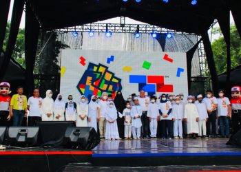 JNE Hut-32 Tahun Kobarkan Semangat Bangkit Bersama