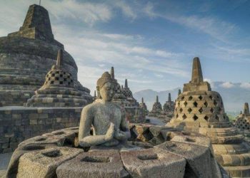 Liburan! Pengunjung Dilarang Naik Ke Borobudur
