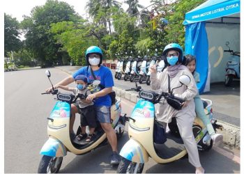 Pengunjung Bisa Jelajahi Kawasan Ancol dengan Motor Listrik Oyika