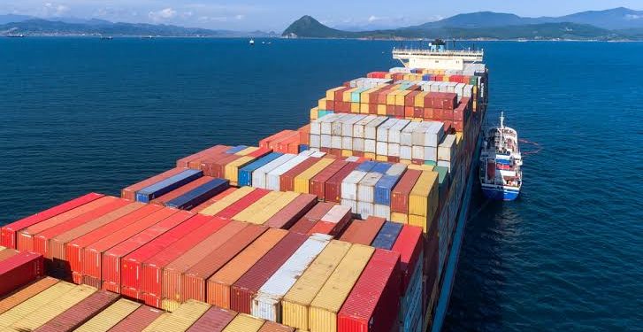 Jokowi Sebut Biaya Transportasi Laut Harus Diturunkan