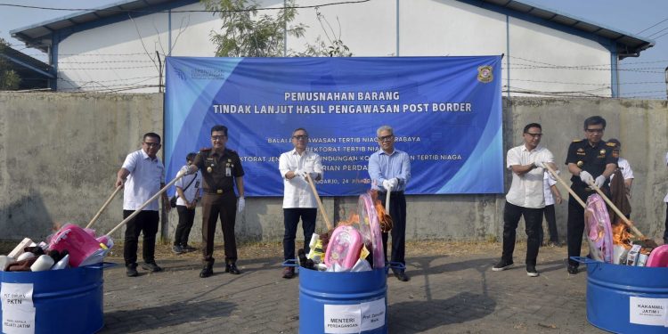 Produk Impor Ilegal Senilai Rp12 Miliar Sukses Dimusnahkan