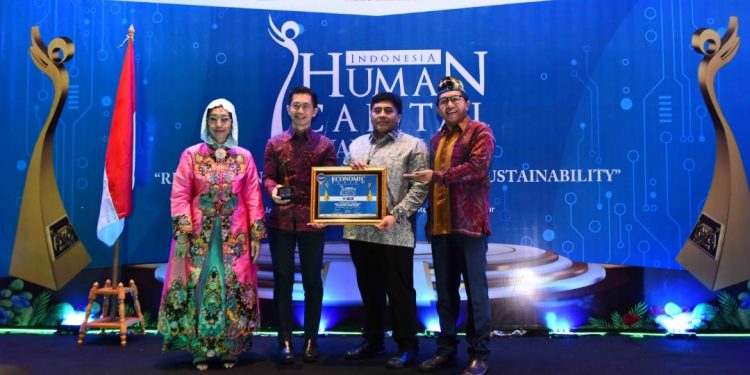 Gabungkan Manusia dan Teknologi, BCA Raih Human Capital Award 2023