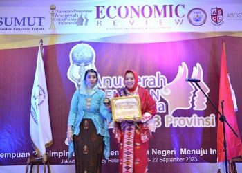 Dedikasi Tinggi terhadap Tenun dan Songket, Prof. Anna Mariana Sabet API 23