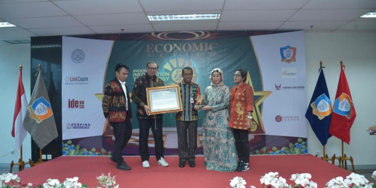 Untuk ketiga Kalinya Bank SUMUT Raih Indonesia Information Technology Award (IIFA)