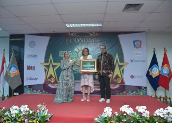 Manfaatkan Teknologi AI untuk Efisiensi dan Keamanan Operasional, PT AKR Corporindo Raih Penghargaan Indonesia Information Technology Award 2023