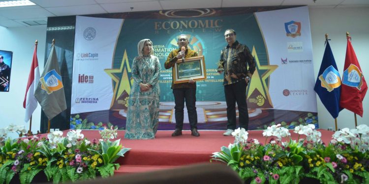 Kembangkan Berbagai Fitur Guna Memudahkan Akses Nasabah BCA Syariah Raih The Best IT for Bank Company 2023