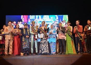Putra Lampung dan Putri Jawa Timur Jadi Juara Putra Putri Tenun Songket 2023