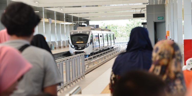 Kemenhub Bangun LRT Pertama di Sumatera dan KA Pertama di Sulawesi