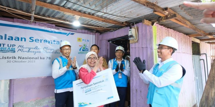 Program “Light Up the Dream” 2023 Berhasil Nyalakan Lebih dari 17.000 Rumah