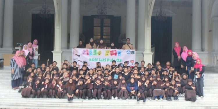 Field Trip Membatik, SDN Jatipulo 03 Kunjungi Museum Tekstil