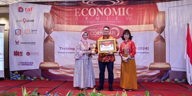 Brantas Abipraya Rebut Penghargaan Indonesia GCG Award 2024 untuk Kategori Non-Bank