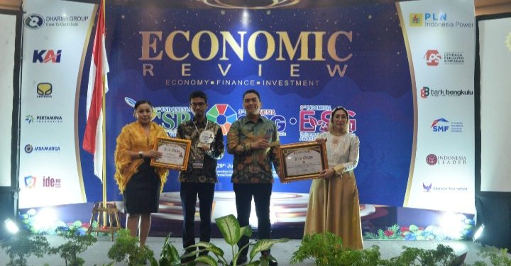 Hebat! PT Suprabari Mapanindo Mineral Raih Dua Penghargaan Indonesia CSR-SDG Award VII 2024 Kategori Perusahaan Swasta