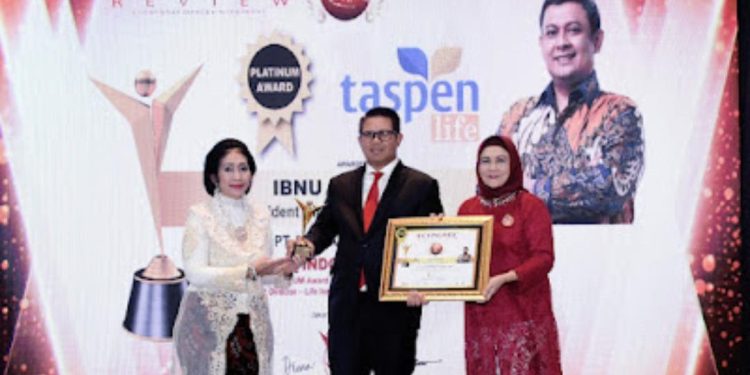 Sylviana Murni Raih Indonesia Leader Award 2024 Kategori Platinum Berkat Kontribusi Kemajuan Perekonomian Masyarakat