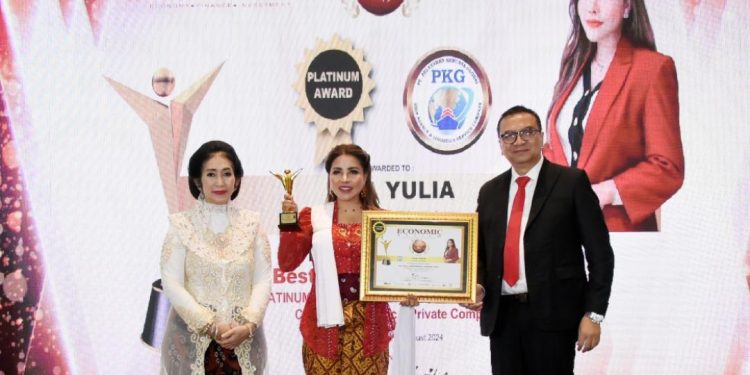 Sylviana Murni Raih Indonesia Leader Award 2024 Kategori Platinum Berkat Kontribusi Kemajuan Perekonomian Masyarakat