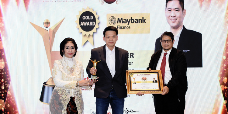 Alexander, Presdir Maybank Finance, Raih The Best Indonesia Leader 2024