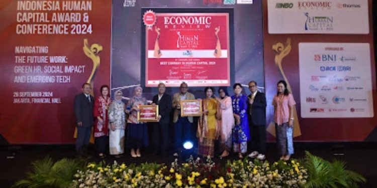 Komitmen Kembangkan SDM, TASPEN Raih 2 Penghargaan Human Capital Award 2024