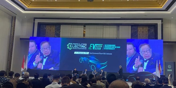 Bapak Kendaraan Listrik Asia, Prof C.C. Chan Hadiri Konferensi Periklindo di Bali