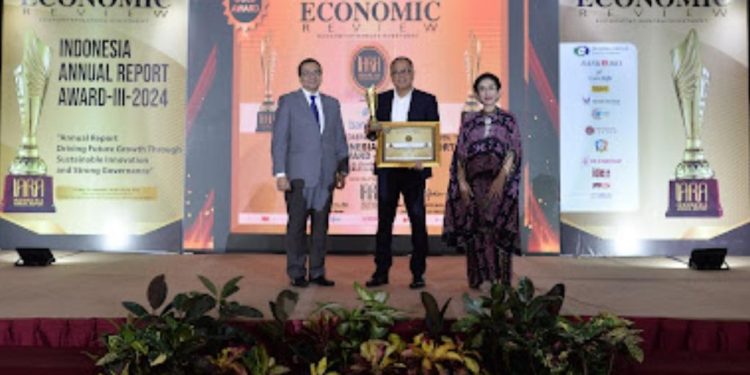 Totalitas Dalam Laporan Tahunan, Bank BJB Torehkan Prestasi Meraih Indonesia Annual Report Award 2024