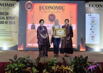 Kontribusi Bisnis Memadai, AKR Corporindo Raih Indonesia Annual Report Award 2024