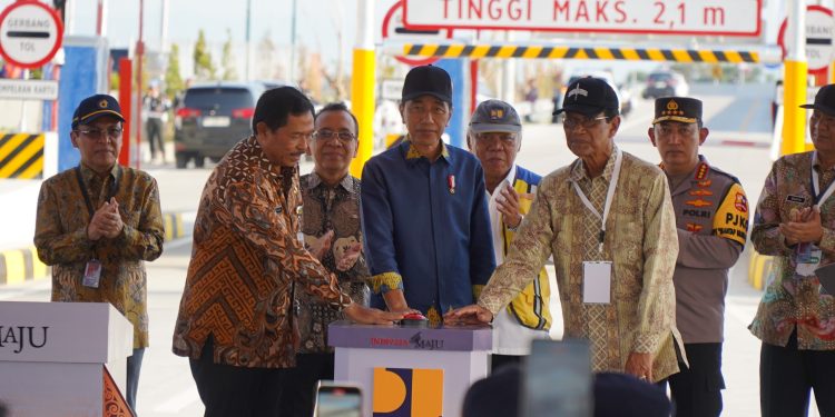 Presiden Joko Widodo Resmikan Jalan Tol Solo-Yogyakarta-YIA Kulon Progo Seksi I Kartasura-Klaten Sepanjang 22,3 Km